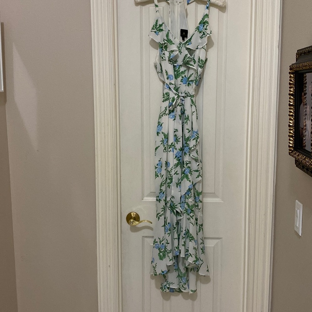 Beautiful Floral Dress, MIDI length; Ruffling layers; Racer back; Size Large